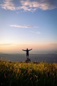 Quando a escassez vira modo de viver: um olhar fenomenológico sobre o medo de se permitir mais